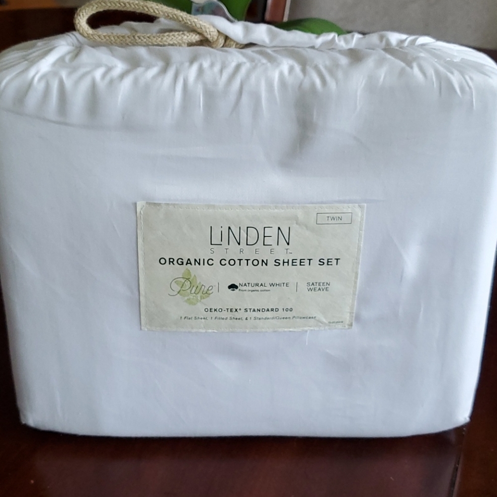 Brand New Organic Cotton Sheet Set.